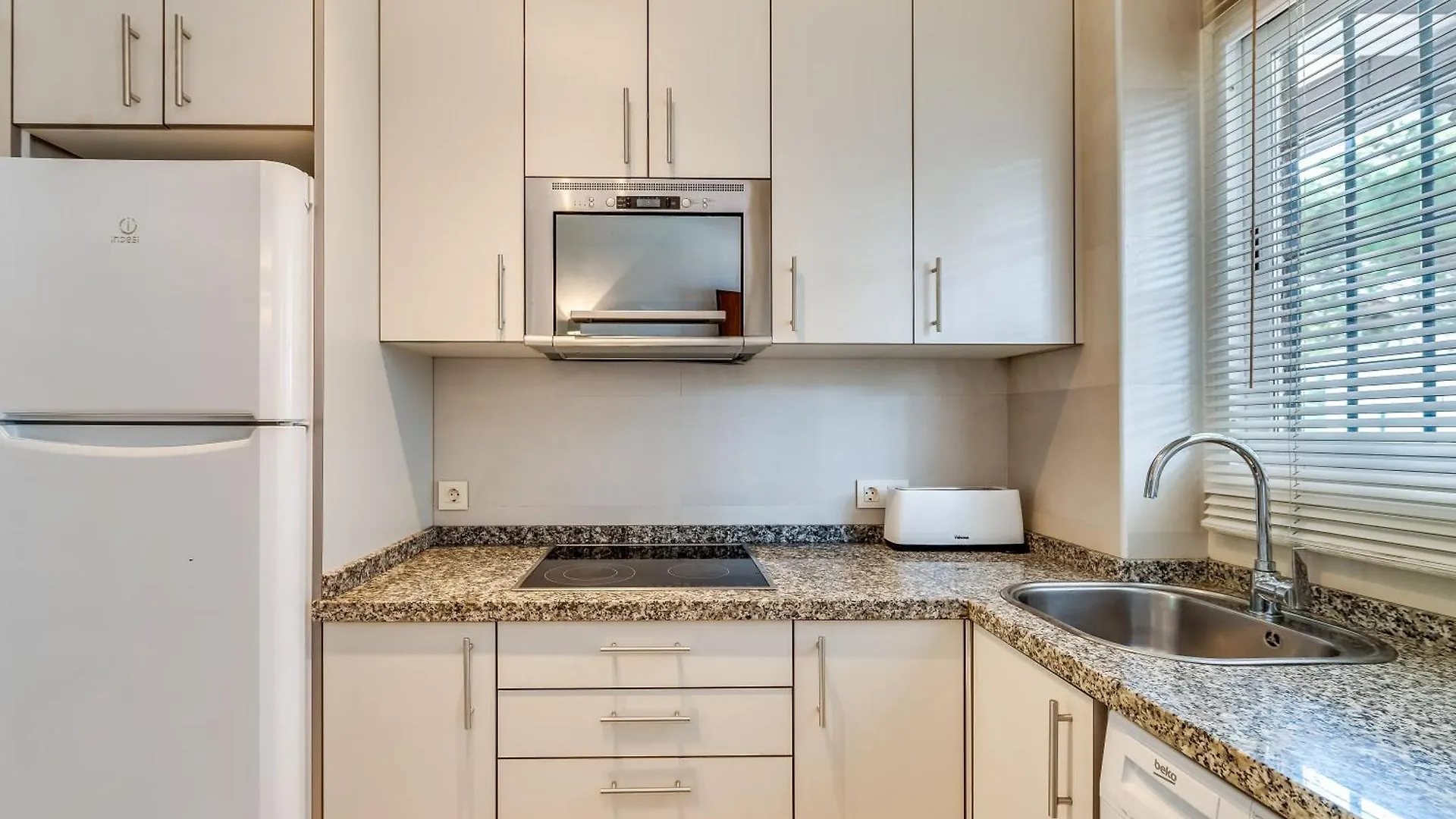 Cozy Studio In Marbella 5 Min Walk To The Beach 0*,  Spanien